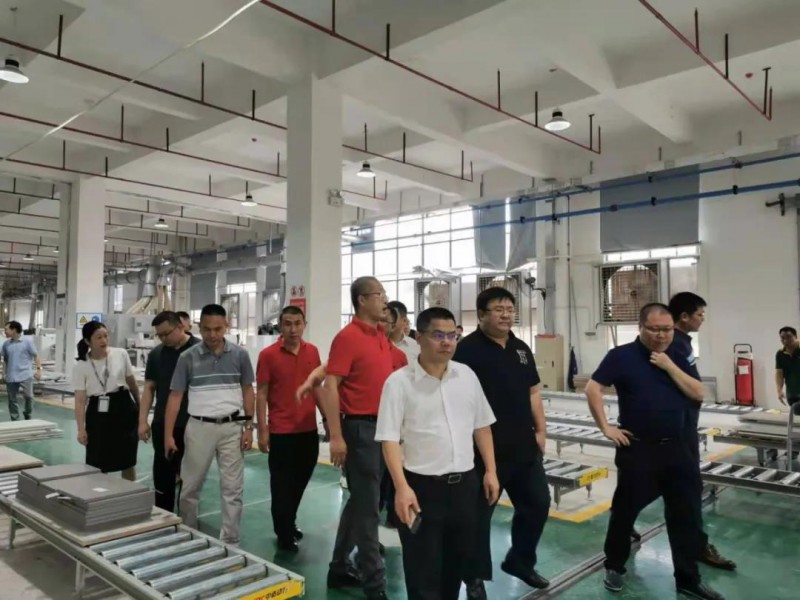 碧桂園現(xiàn)代筑美家居公司考察南康家具3