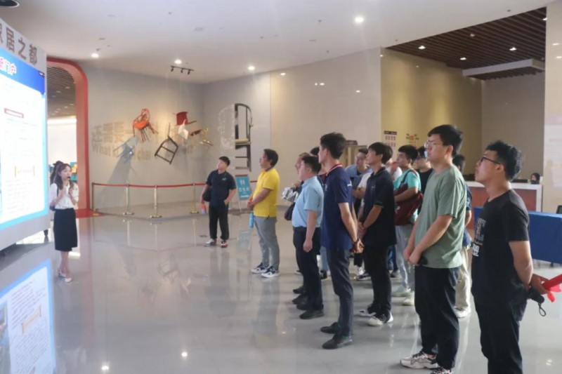 集訓(xùn)隊(duì)一行抵達(dá)家居小鎮(zhèn)