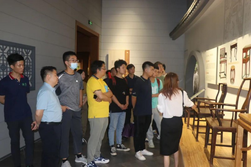 集訓(xùn)隊(duì)一行抵達(dá)家居小鎮(zhèn)2