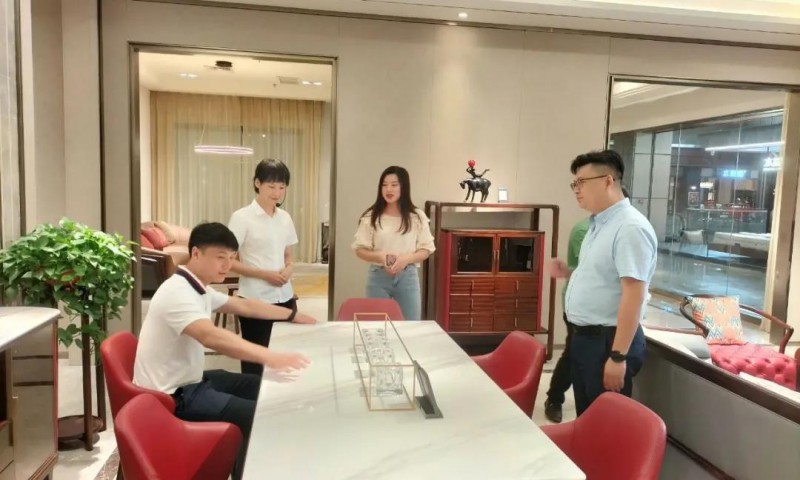 湖北省潛江考察團一行來南康交流家具產業(yè)發(fā)展經驗2