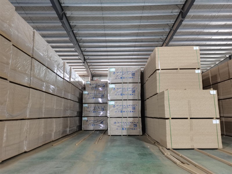 愛格森刨花板廠家倉庫實拍