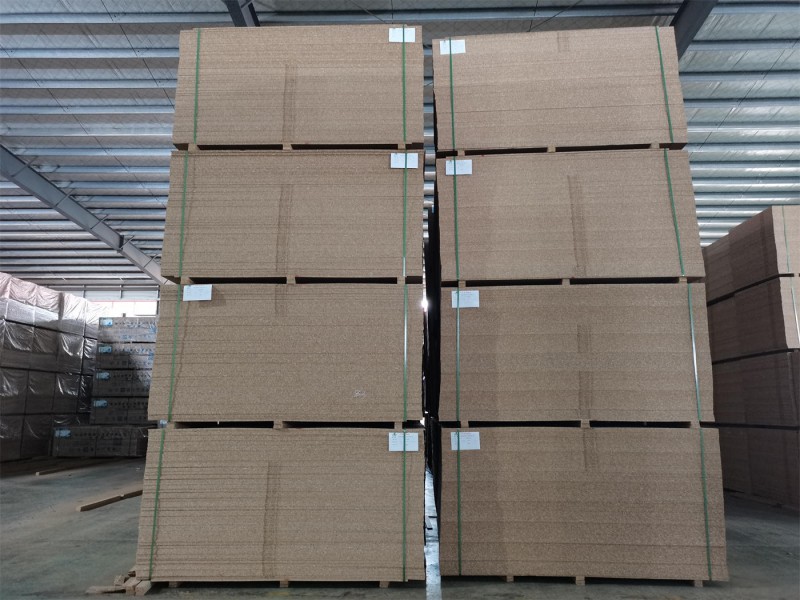 愛格森刨花板廠家倉庫實拍