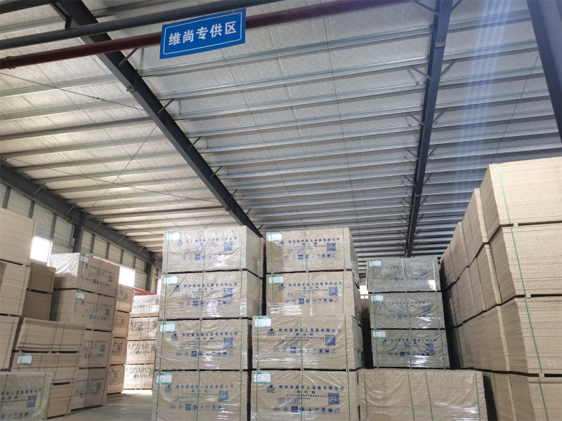 刨花板廠家倉庫實拍&mdash;&mdash;維尚專供區(qū)