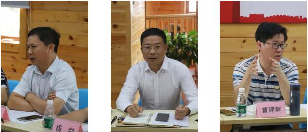 與會各佛山數(shù)字化轉(zhuǎn)型聯(lián)合體考察團(tuán)一行領(lǐng)導(dǎo)代表