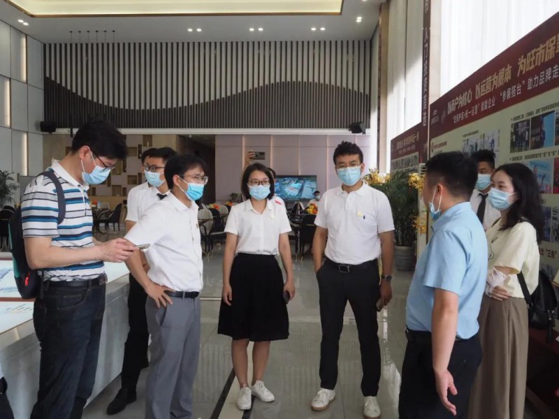 考察團(tuán)一行考察文華家瑞