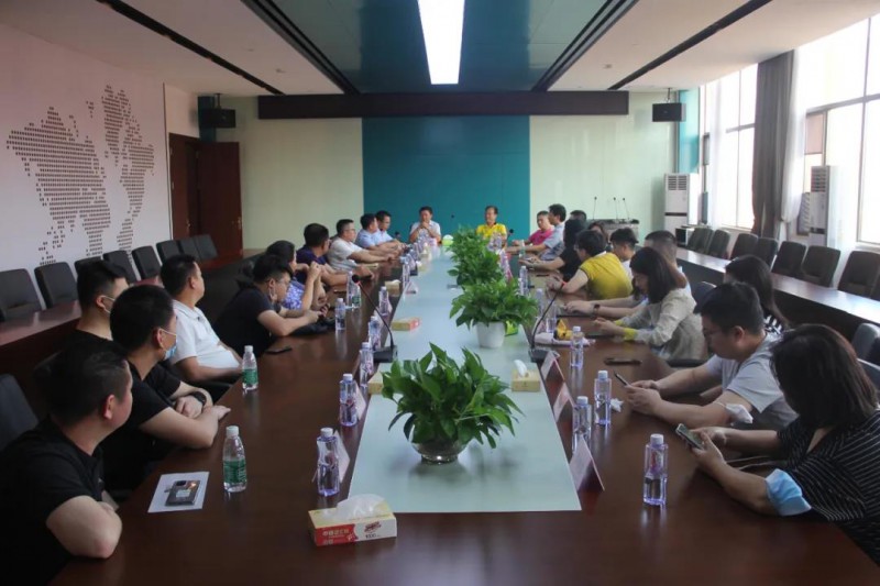 中山家具商會考察團來南康交流家具產(chǎn)業(yè)發(fā)展經(jīng)驗