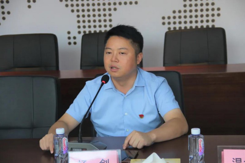 區(qū)家具協(xié)會秘書長楊劍