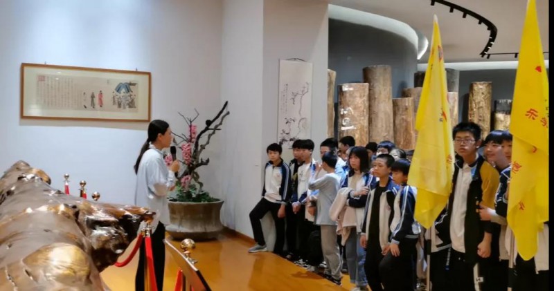 學生們走進小鎮(zhèn)2