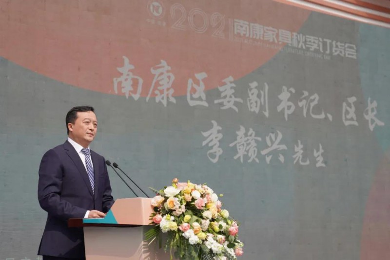 區(qū)委副書記、區(qū)長李贛興主持
