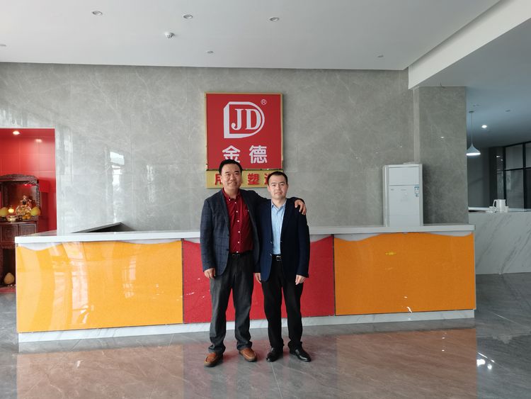 江西南康網紅注塑滾塑家具工廠展廳實拍6