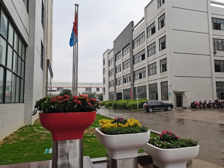 江西南康網紅注塑滾塑家具工廠展廳實拍9