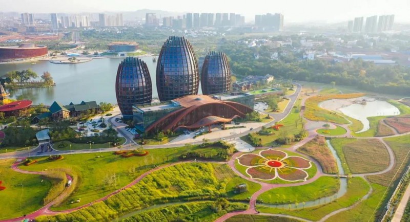 孵化器工程位于家居小鎮景觀湖北側