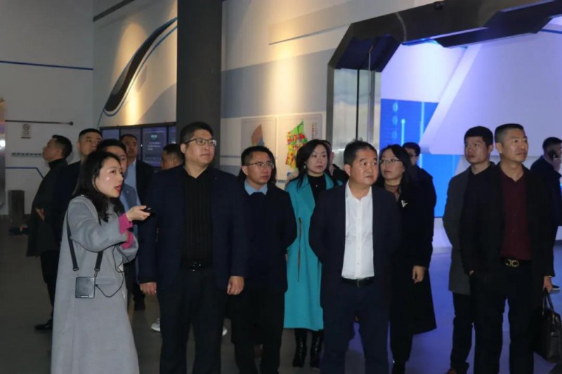 考察高鐵經濟試驗區數字經濟展示中心