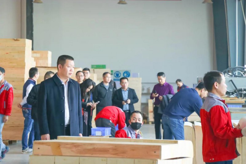 參觀愈富制造生產車間