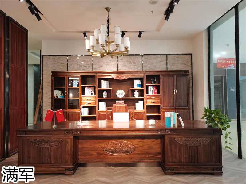 滿軍實木辦公家具展廳實拍