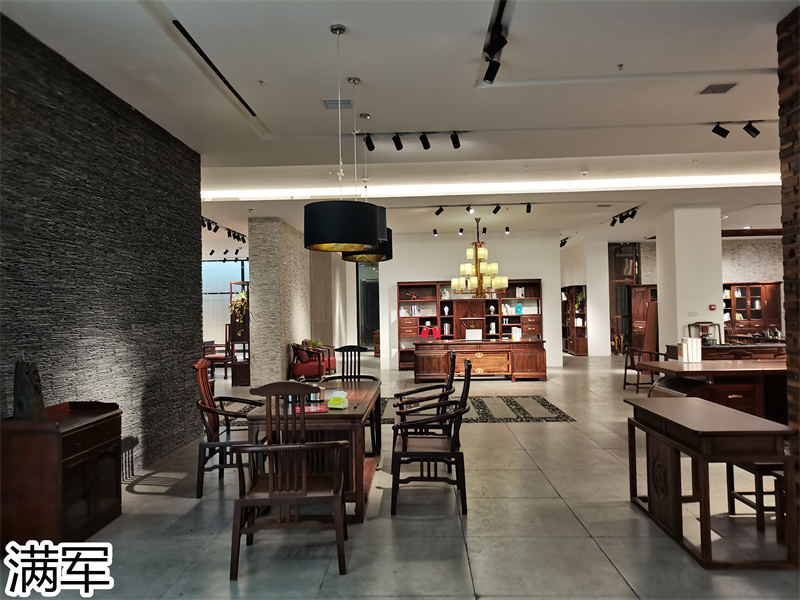 滿軍實木辦公家具展廳實拍