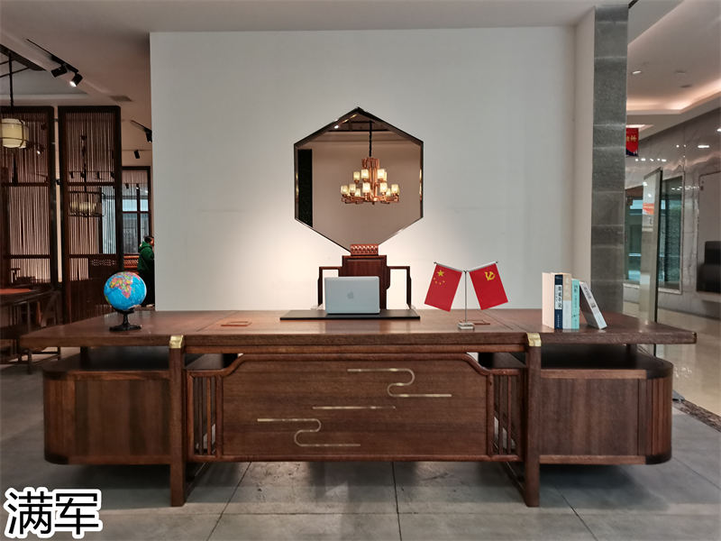 滿軍實木辦公家具展廳實拍