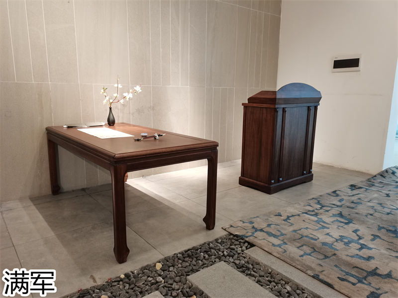 滿軍實木辦公家具展廳實拍