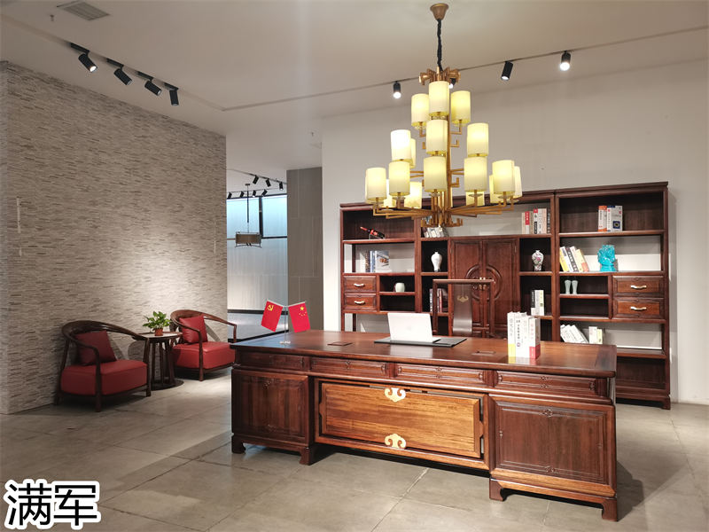滿軍實木辦公家具展廳實拍