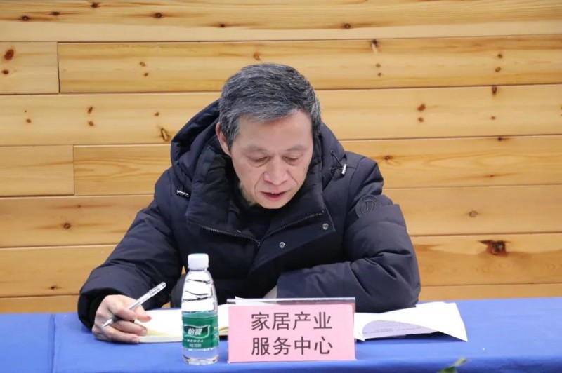 區(qū)家具產(chǎn)業(yè)促進(jìn)局副局長(zhǎng)申昌亮