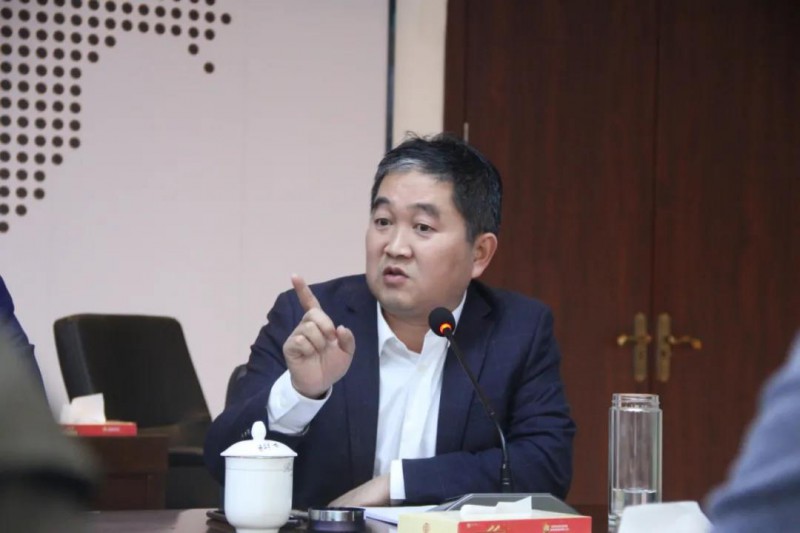 區(qū)家具產(chǎn)業(yè)促進(jìn)局局長(zhǎng)李慶偉