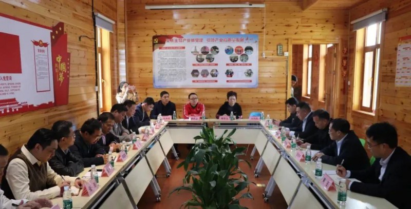 于都服裝產業來南康交流取經，與南康家具結成戰略合作聯盟