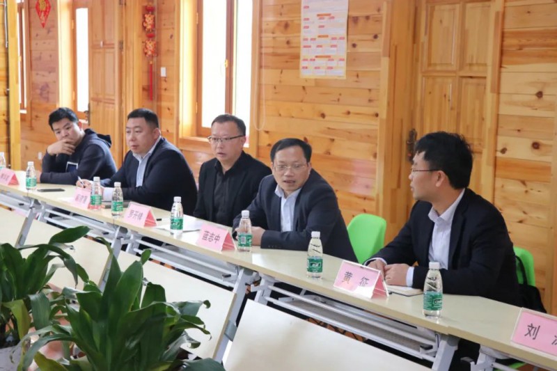 座談會上，雙方就協會組織建設、政府賦能產業進行了經驗交流