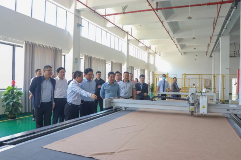 區委書記何善錦到龍華軟體家具產業園調研指導工作2