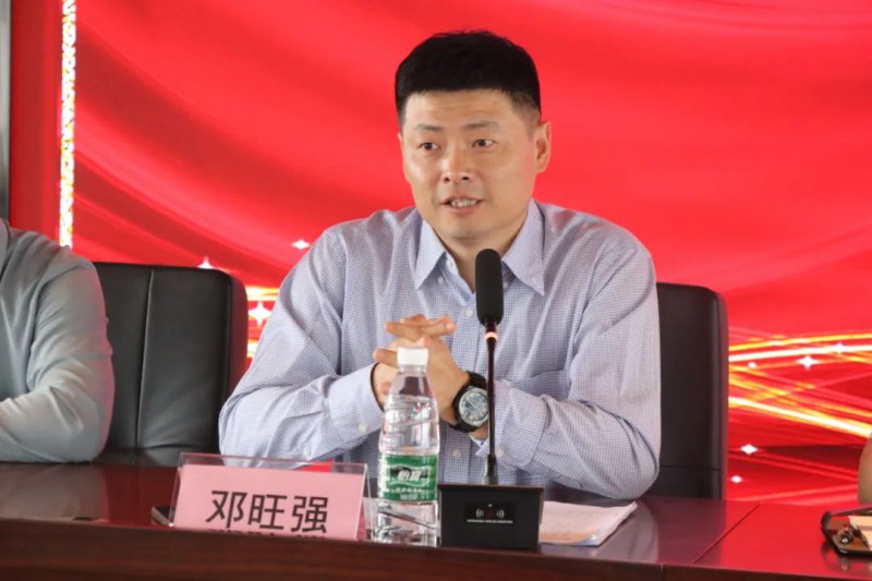 新當選的南康家具產業知識產權聯盟主席鄧旺強作表態發言