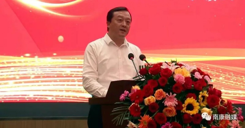 區委副書記、區長李贛興主持簽約儀式