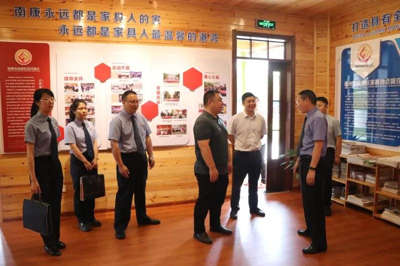 南康檢察院非公經濟法治護航工作站在南康家具協會揭牌成立！2