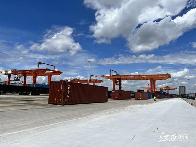 目前開行班列將近13000列，港口吞吐量約85萬標箱