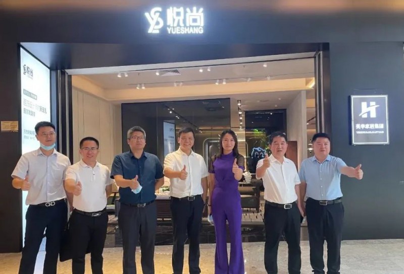 南康區(qū)人大主任賴彥辰,區(qū)委常委,副區(qū)長李成勝率隊(duì)