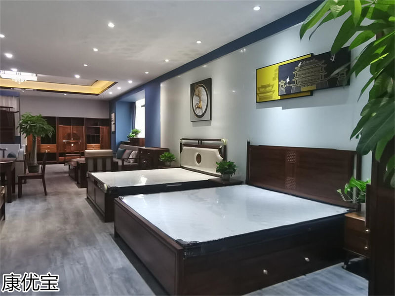 康優(yōu)寶輕奢新中式胡桃木家具工廠展廳實拍