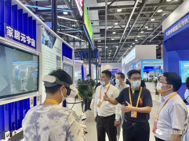 南康是名符其實的中國實木家居之都，正在朝著打造具有全球影響力的家居制造之都邁進