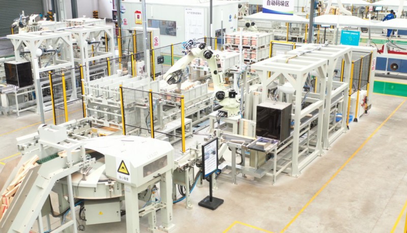 數(shù)字大腦+實(shí)體工廠+共享化