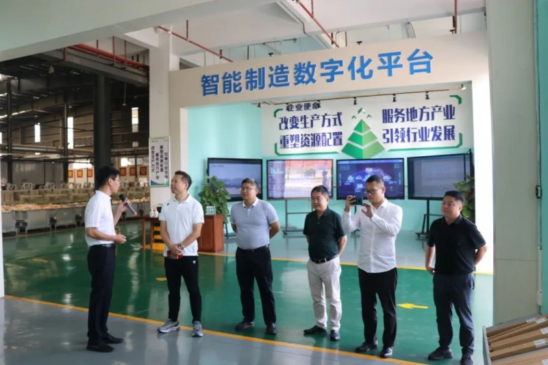 顧家家居董事長顧江生在南康考察家具產業3