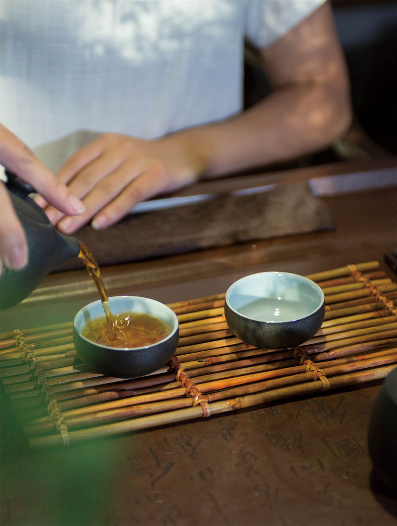 景恒現(xiàn)代簡約實木茶臺