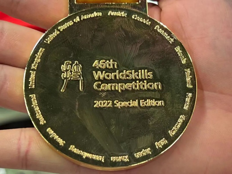 此次的奪冠，向全世界展現(xiàn)了南康家具人職業(yè)精神素質(zhì)和制造工藝水平，對(duì)南康家具邁向世界具有里程碑意義！