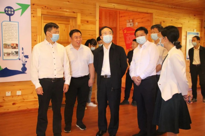 省人大常委會副主任胡世忠到南康家具協會視察調研