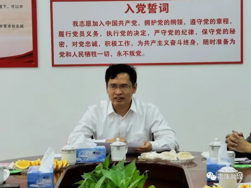 何善錦向相關家具企業介紹了南康家具招商引資政策、出口家具產業園的定位和優勢并表示