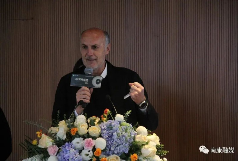 亞歷山德羅 •阿格拉蒂教授