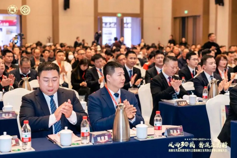 現場氛圍熱烈，掌聲不斷