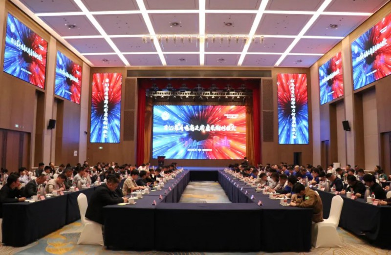 會上，佛山、沙集家具電商企業與南康家具企業就如何加強兩地產業合作交流