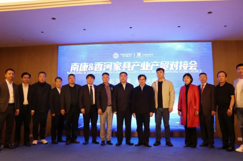 南康區(qū)康企公司與香河家具賣(mài)場(chǎng)簽訂“百城千店”戰(zhàn)略合作協(xié)議