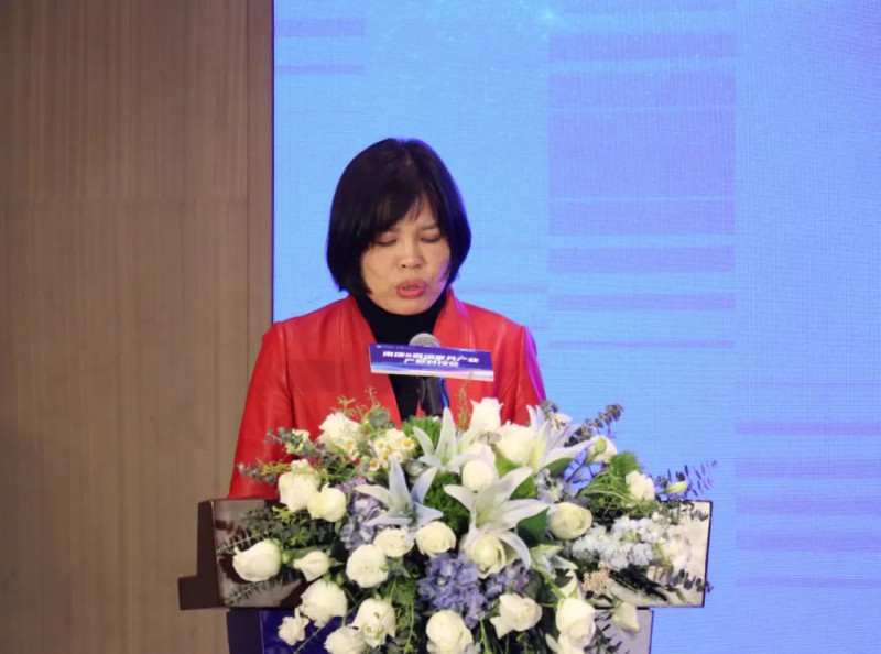 會(huì)上,區(qū)政協(xié)副主席劉芳艷