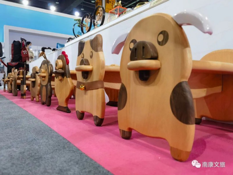 銅獎作品&ldquo;十二生肖凳系列&rdquo;2