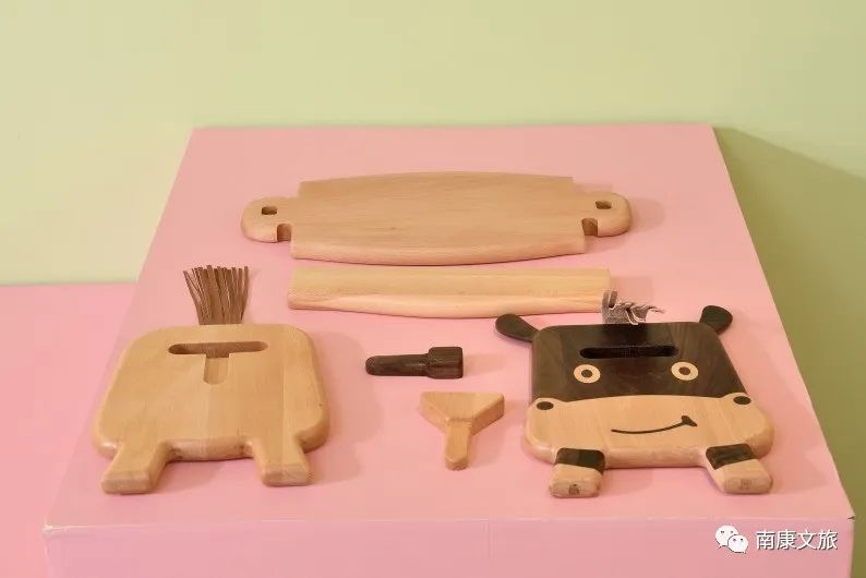 銅獎作品&ldquo;十二生肖凳系列&rdquo;3