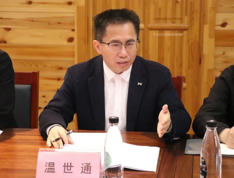 區(qū)家具協(xié)會常務(wù)副會長溫世通