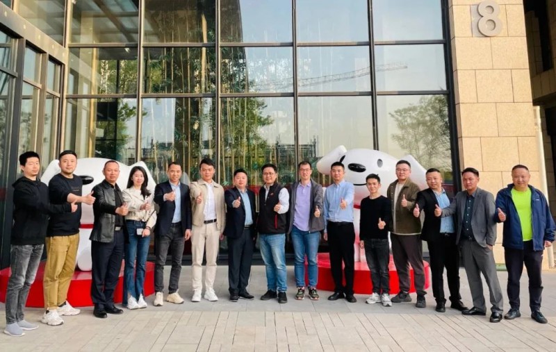 南康家具考察團(tuán)拜訪了京東集團(tuán)